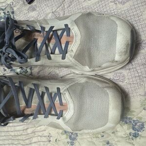 ON Cloud White and Gray & Pink Athletic Shoes Comfortable!